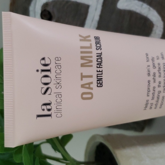 La Soie Facial Scrub Oat Milk Gentle. New - Picture 2 of 6